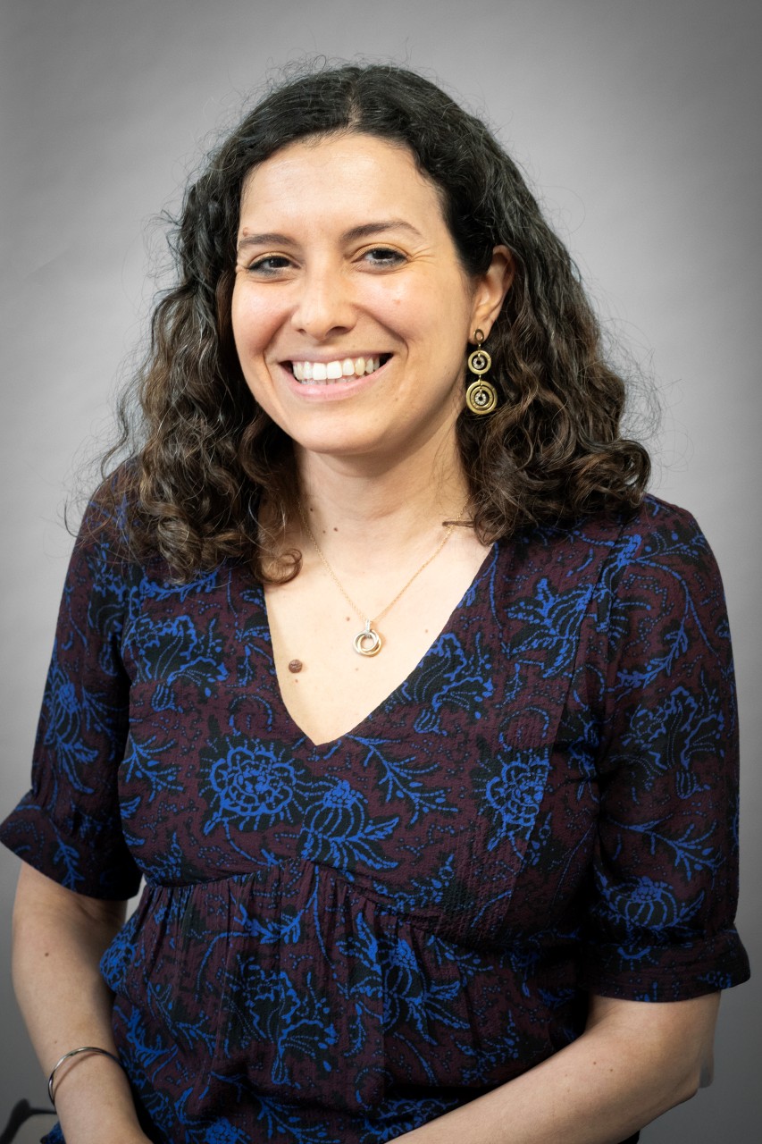Photo de la cheffe d'équipe de l'équipe n°5 de l'IRSL : Lina BENAJIBA (Identification et ciblage des régulateurs extrinsèques et épigénétiques des hémopathies myéloïdes)