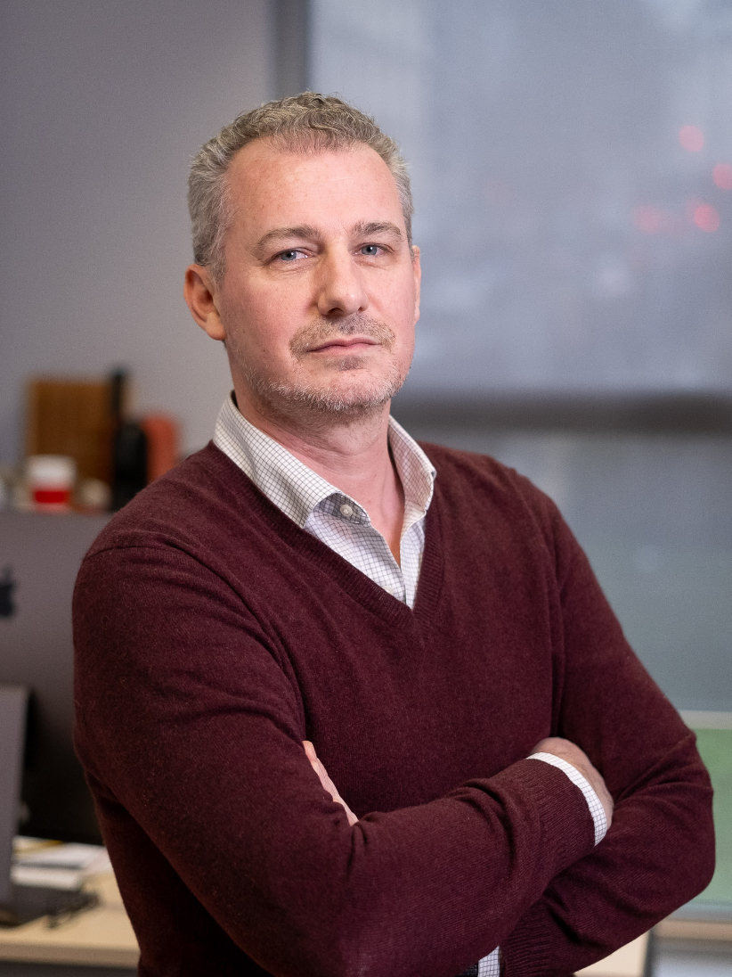 Photo du co-chef d'équipe de l'équipe n°5 de l'IRSL : Directeur de Recherche Camille LOBRY (Identification et ciblage des régulateurs extrinsèques et épigénétiques des hémopathies myéloïdes)