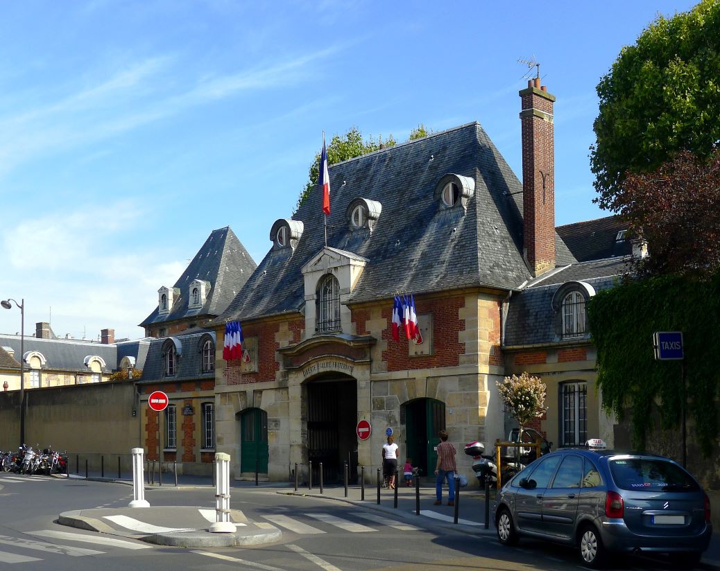 Photo de l'extérieur de l'Hôpital Saint-Louis (Paris)